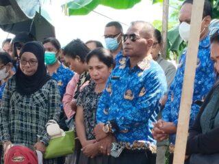 Wujud Nyata Pemkab Malra Terhadap Warga, Plt. Dinsos Hadiri Pemakaman Warga