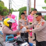 Peduli Kasih, Kapolres Tual dan Bhayangkari Berbagi Takjil dan Sembako
