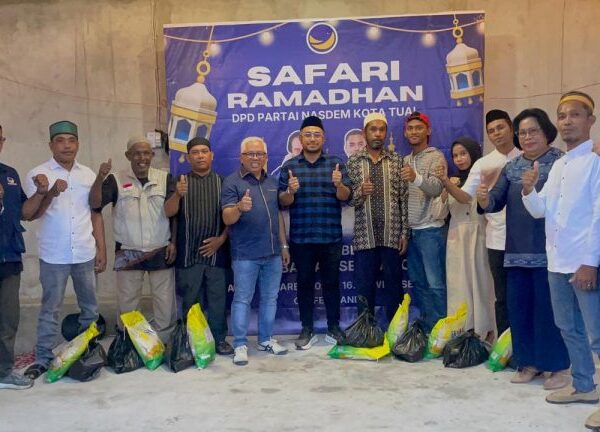 Wujud Kasih, DPD NasDem Kota Tual Gelar  Bukber Dan Salurkan Ratusan Paket Sembako