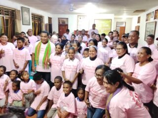 Kesederhanaan Benhur Watubun Rayakan HUT Bersama Anak Yatim Bhakti Luhur Kei Kecil