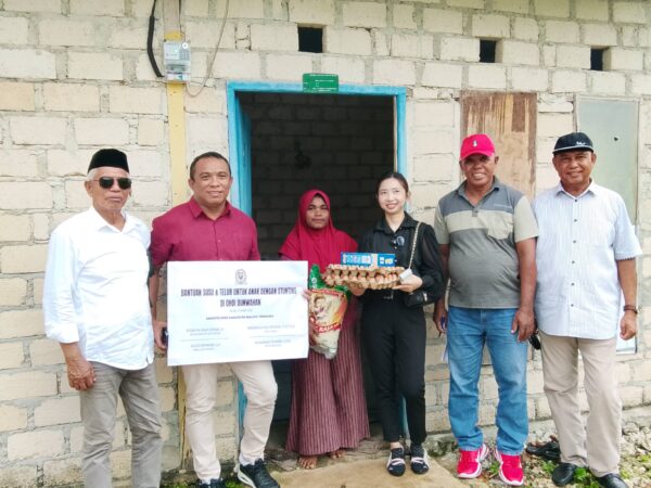 Jelang Lebaran, Anggota DPRD Malra Bagikan Bantuan Stunting untuk 21 Anak di Ohoi Dunwahan