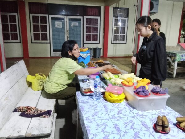 "Borong" Dagangan Penjual Pasar Malam, Rosmitha : Stimulan Untuk Meningkatkan Pendapatan