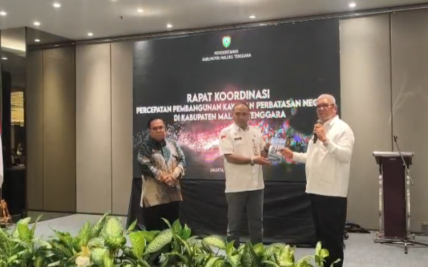 Dihadapan BNPP, Bupati Malra Jelaskan Keterbatasan Infrastruktur Pengaruhi Angka Kemiskinan di Wilayah Kepulauan