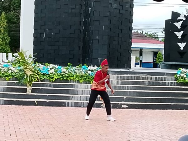 17 Siswa Bertanding Lomba Standup Komedi Bahasa Kei