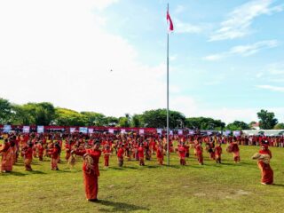Cetak Sejarah, Ribuan Peserta Ramaikan Peringatan Hardiknas 2026 di Malra