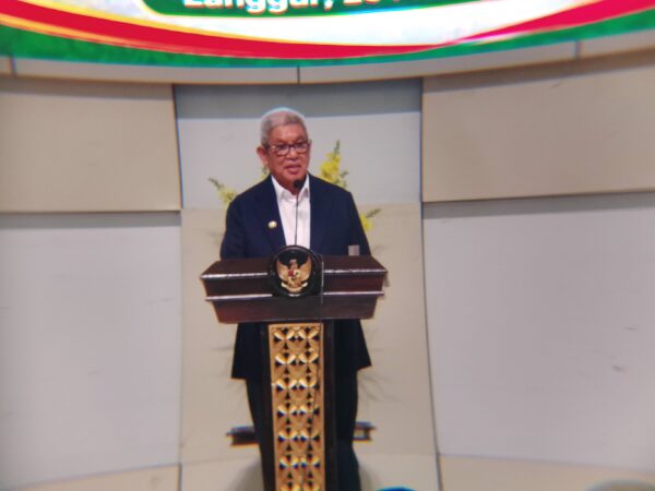 Tegaskan Nilai Disiplin, Bupati Hanubun : Jangan Banyak Waktu Habis Di Kota, Lalaikan Tugas Mengajar
