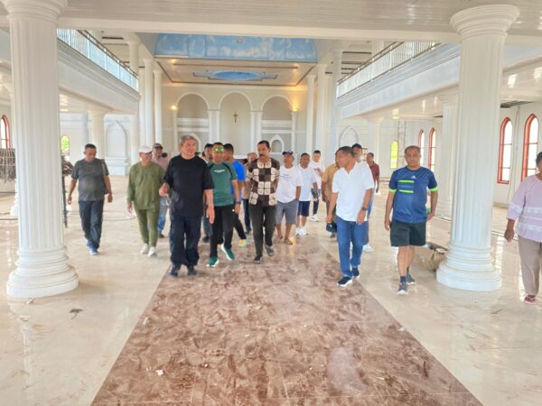 Bupati Malra Tinjau Perkembangan Pembangunan Gereja Santa Maria Imaculata Kolser