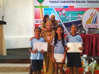 Disdik Malra Berikan Penghargaan Untuk Siswa Juara OSN/O2SN, Raudhah : Kalian Kebanggaan Daerah