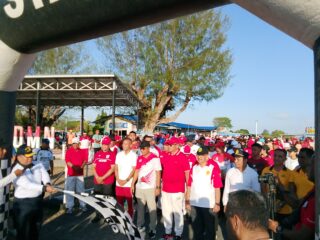 Kemeriahan Menyongsong HUT RI Ke-81 Di Malra, Bupati Hanubun Pimpinan Ribuan Peserta Ikuti Jalan Pagi Sehat