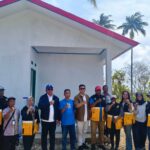 Wujud Nyata Perhatian Pemkab Malra, Bupati Hanubun Serahkan Bantuan Rumah Korban Bencana Alam di Ohoirenan