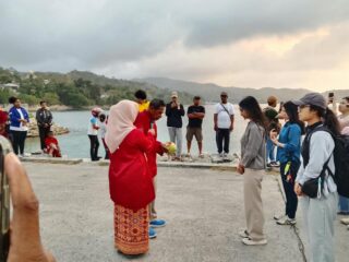 Antusias Warga Kei Besar Sambut Kedatangan RS Kapal WM2