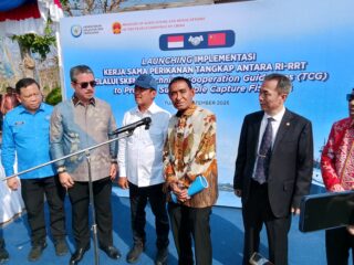Gebrakan Wali Kota Tual Serahkan Dokumen Usulkan Industri Garam kepada Menteri KKP
