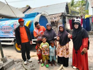 Kolaborasi DPD PKS Malra Bersama Anggota DPRD Muhammad Tamher Salurkan 20.000 Liter Air Bersih untuk Warga