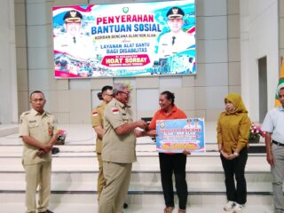 Pemkab Malra Salurkan Bansos untuk Korban Bencana Alam dan Disabilitas