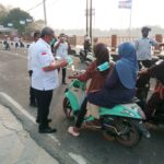 Pemkab Malra Bagikan 15.000 Masker, Bupati Hanubun Langsung Turun Lapangan