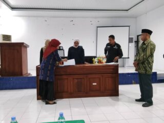 Raudha Laksanakan Sertijab Sejumlah Plt. Kepala Sekolah SD di Malra